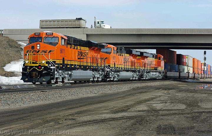 BNSF 6611 at Watts.jpg